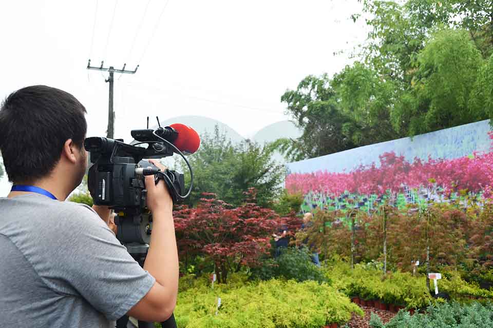 七彩林科惊艳亮相第三届四川生产旅游博览会(西部•成都花木博览会) 七彩林科惊艳亮相第三届四川生产旅游博览会(西部•成都花木博览会)